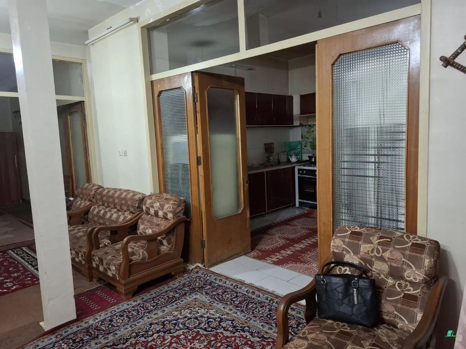 کد14197 (فروش خانه ویلایی 275متری خیابان چهارباغ بالا)