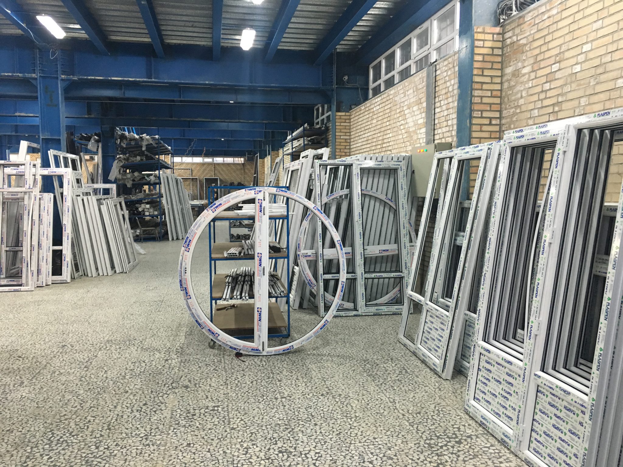 درب و پنجره سازی مختاری.(خ باغ فردوس)