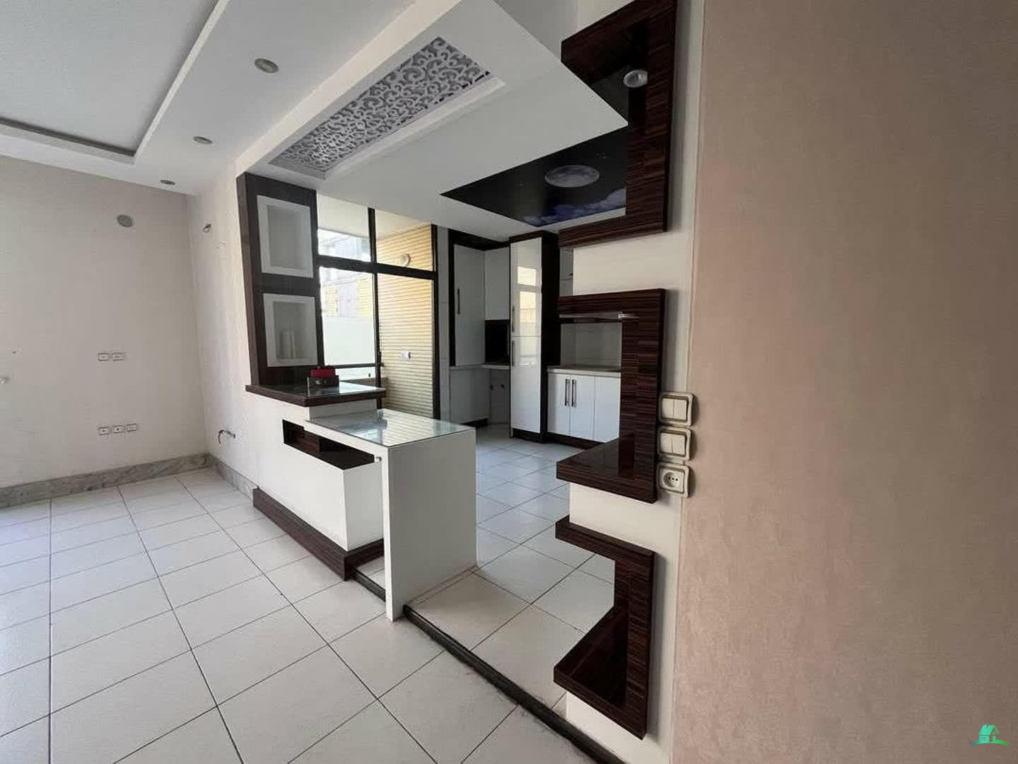 کد11002 (آپارتمان 98 متری بازسازی شده خیابان سپیده کاشانی)