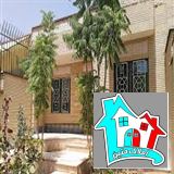 کد 9541 (فروش ویلایی سه طبقه همراه با تجاری بر خیابان صباحی)